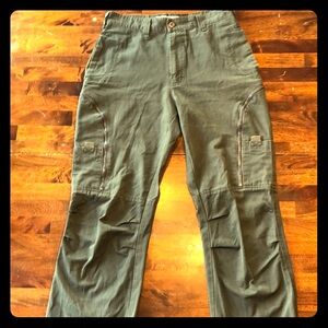 Vintage urban cargo pants in great condition.